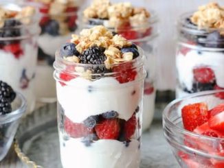 enjoy-a-fresh-and-fruity-parfait-with-this-easy-diy-guide